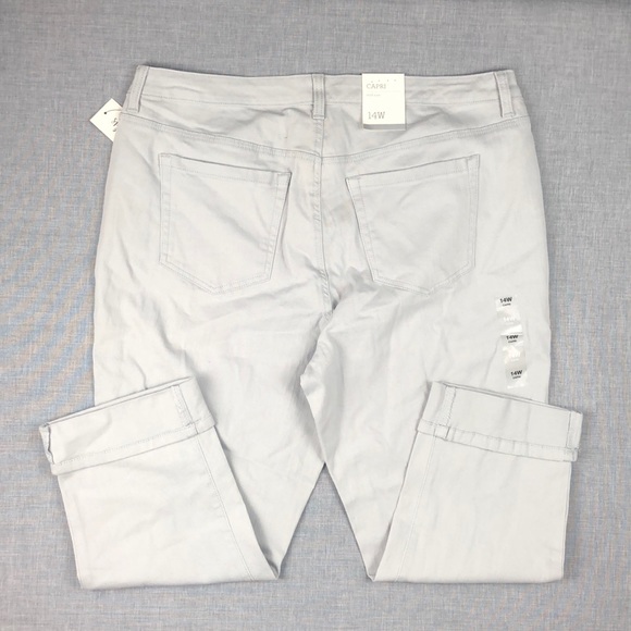 14W 24W Style & Co Light Gray Cuffed Capri Jeans - Picture 4 of 6